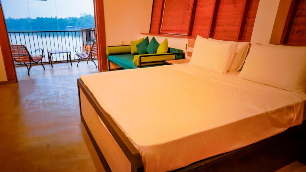 Deluxe Double Room with Roof Terrace (River view)