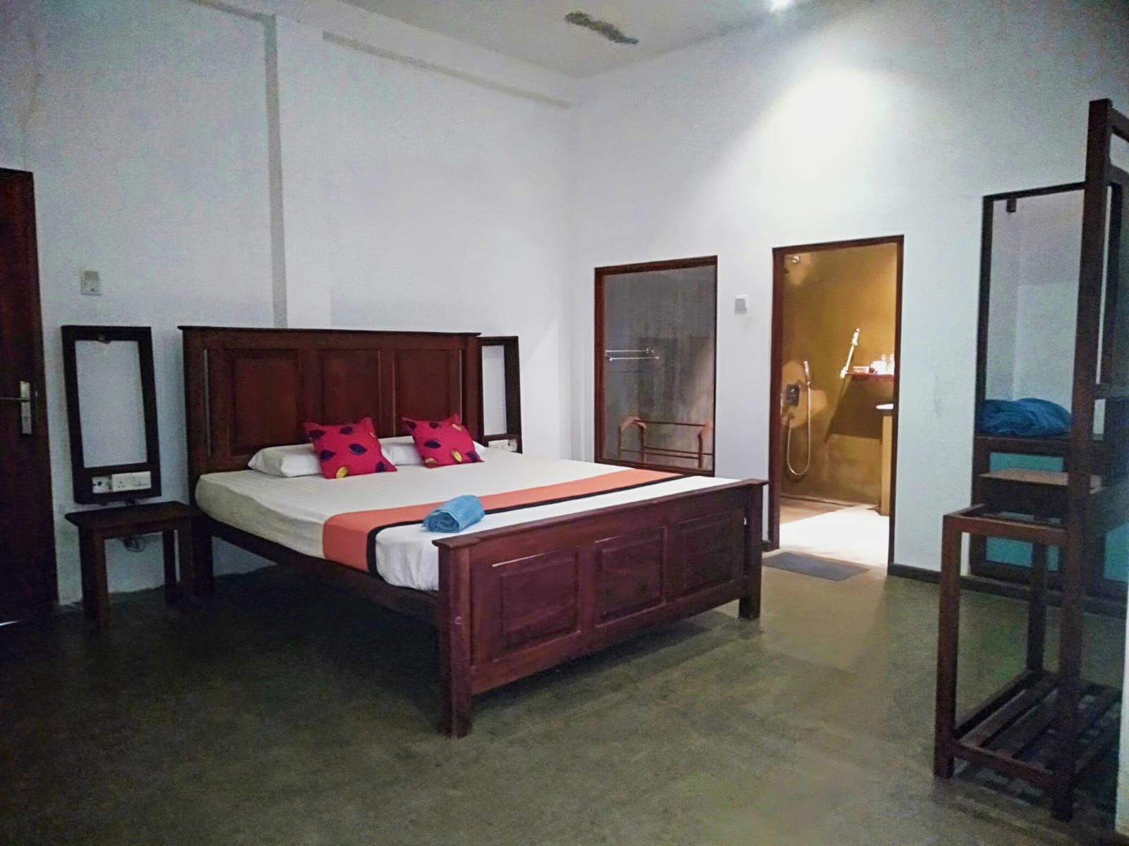 Deluxe Double (Without AC)