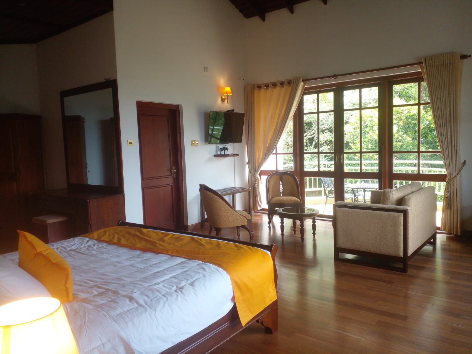 Sepalika  -  Double executive suit