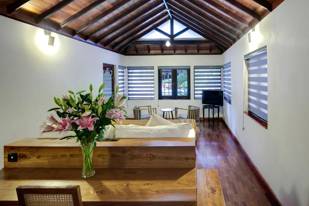 Deer Park Cottage - Lake View (Quadruple Occupancy)