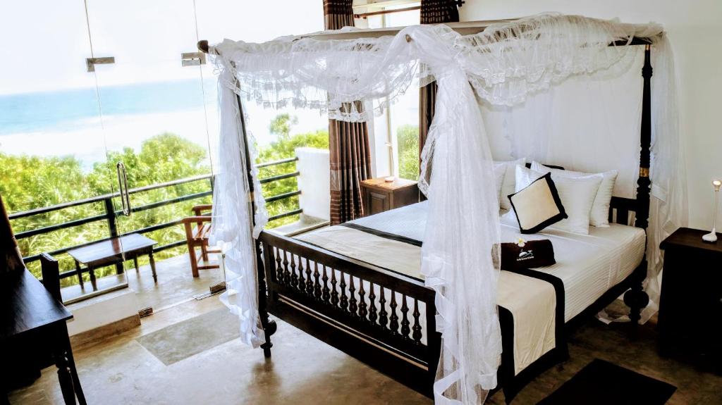 Deluxe Triple Room With Balcony sea view