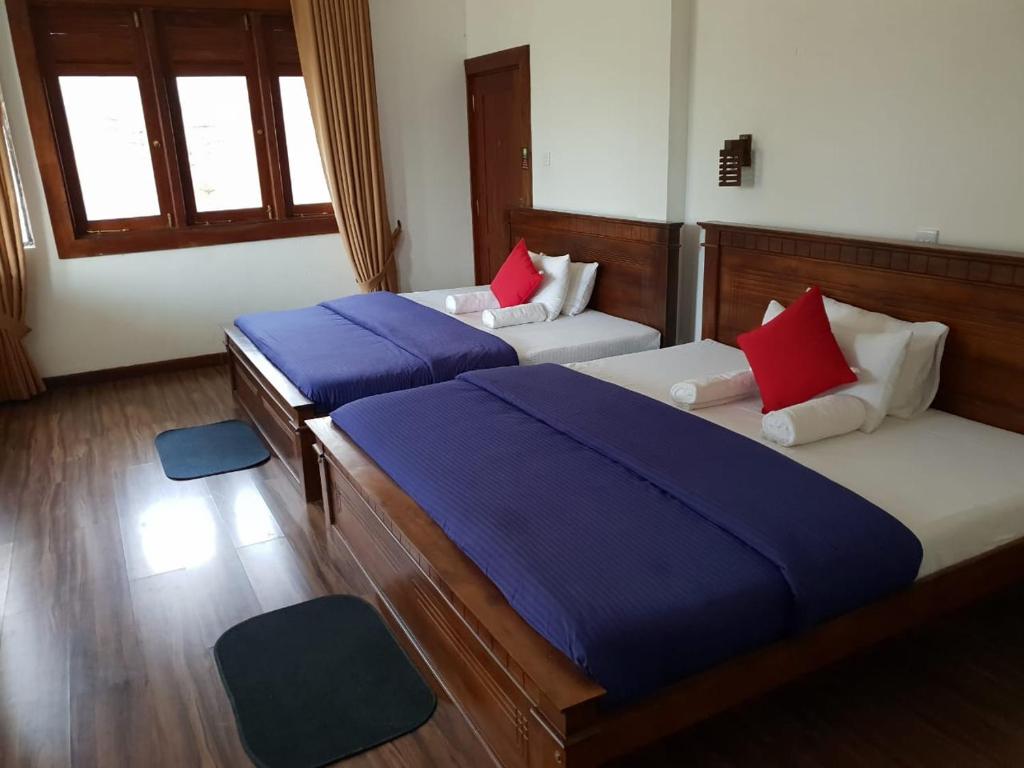 Family Room with Garden View