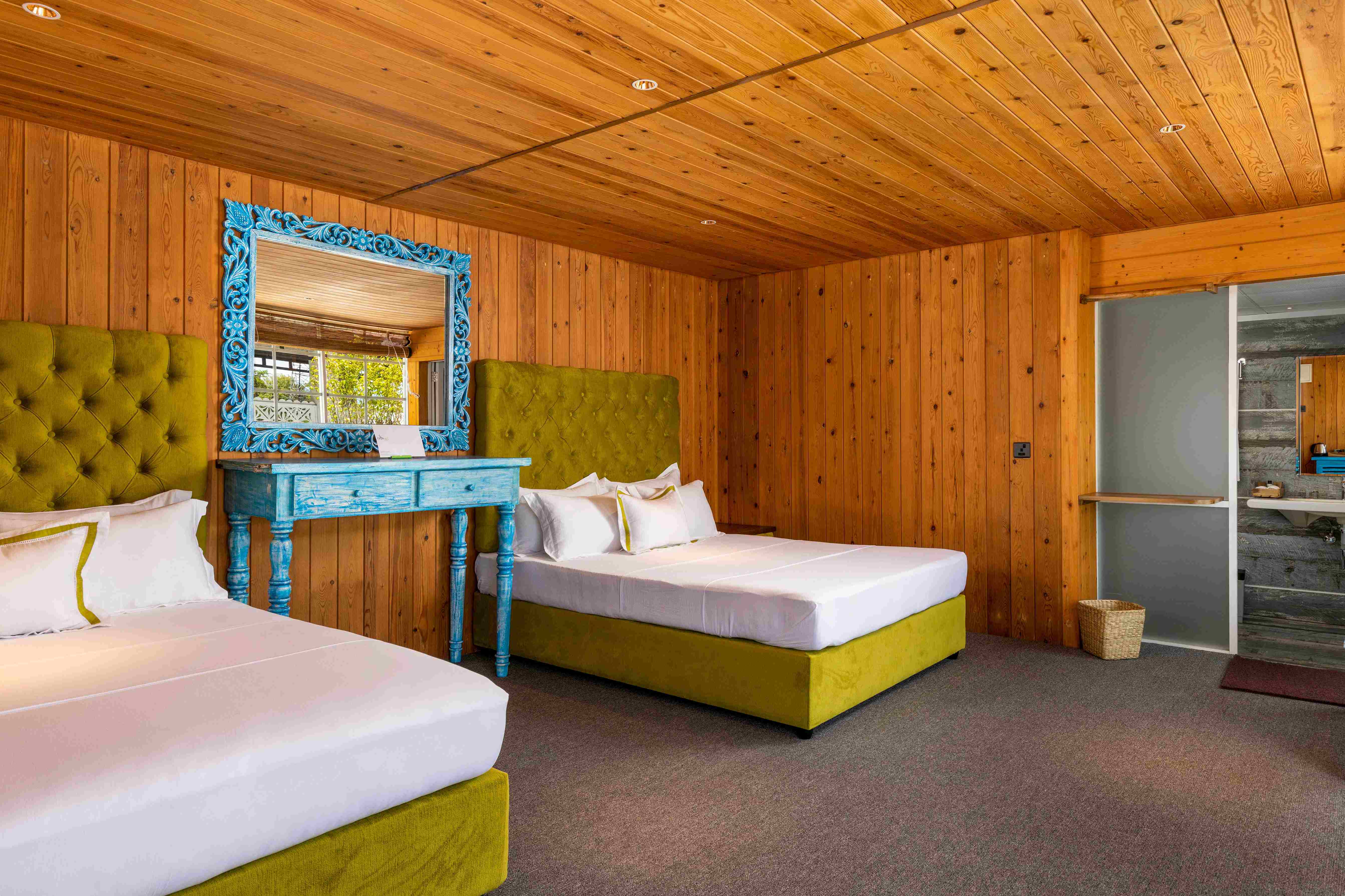 Standard Quadruple room - Peacock space