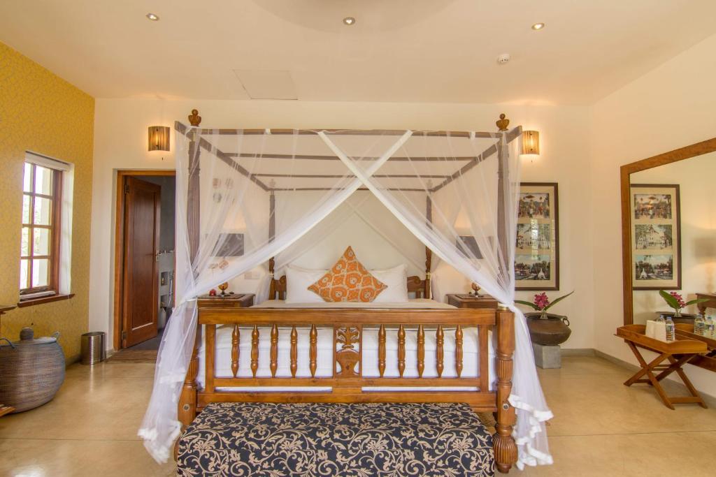 The Vanilla Colonial Suite